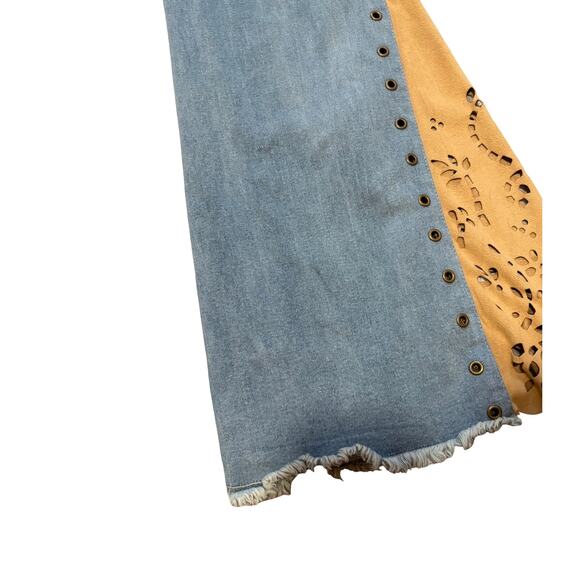 VINTAGE Sharagano Grommet Flare Jeans Light Wash 90s Boho Festival M - Picture 7 of 8